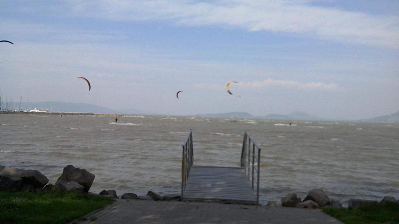 鲍洛通费尼韦什Balatonpart-Lak公寓 外观 照片